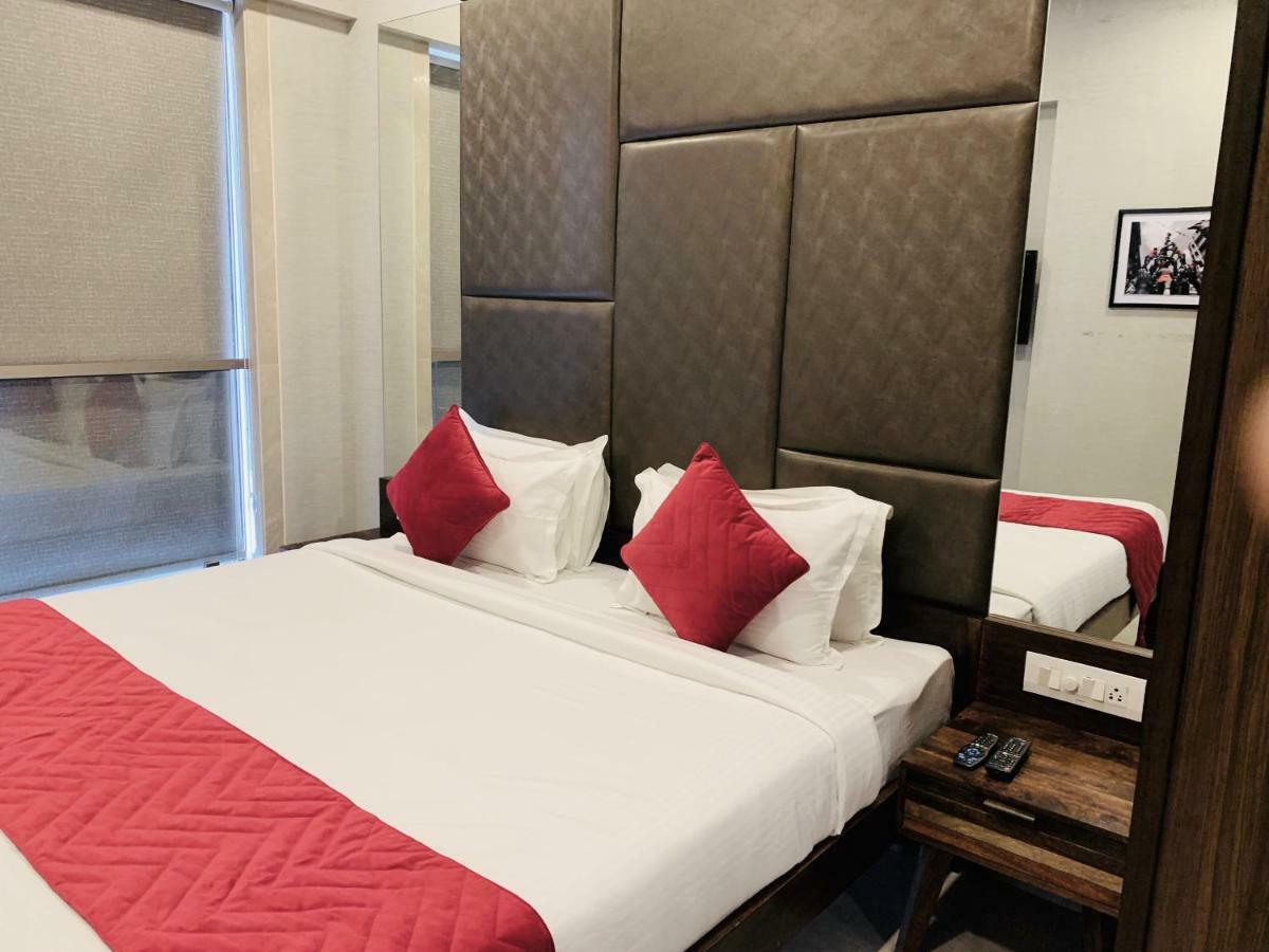 מומביי Theory9 Premium Service Apartments Khar מראה חיצוני תמונה