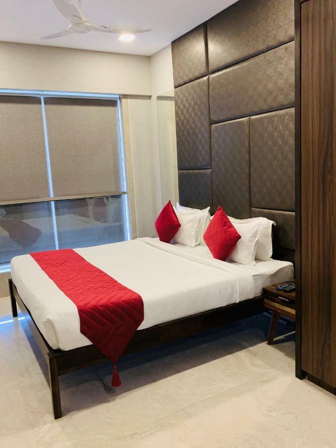 מומביי Theory9 Premium Service Apartments Khar מראה חיצוני תמונה