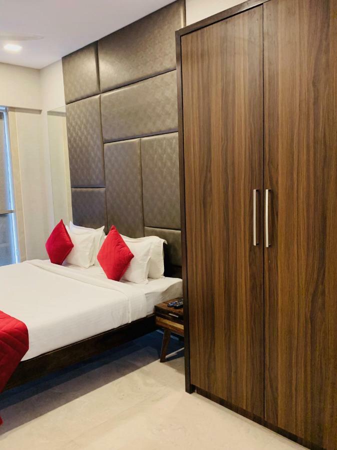 מומביי Theory9 Premium Service Apartments Khar מראה חיצוני תמונה